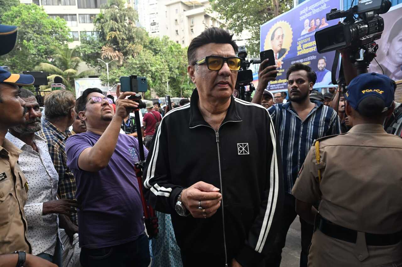 Singer and music composer Anu Malik was seen arriving at Asha Bhosle's funeral.